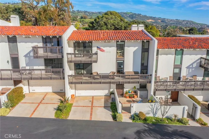 Easy walking Distance to Terranea Resort and whale watching from the balconies always fun!