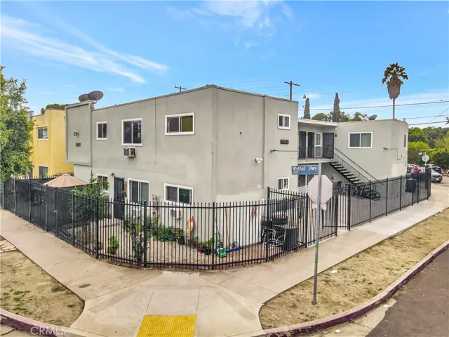 5887 Whitnall, North Hollywood, California 91601