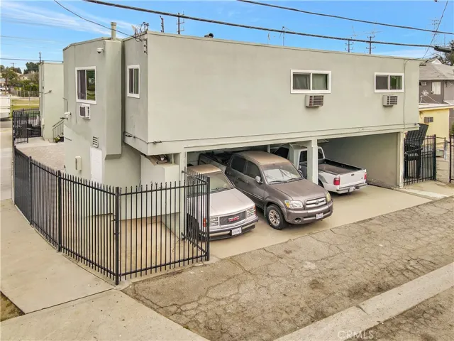 5887 Whitnall, North Hollywood, California 91601