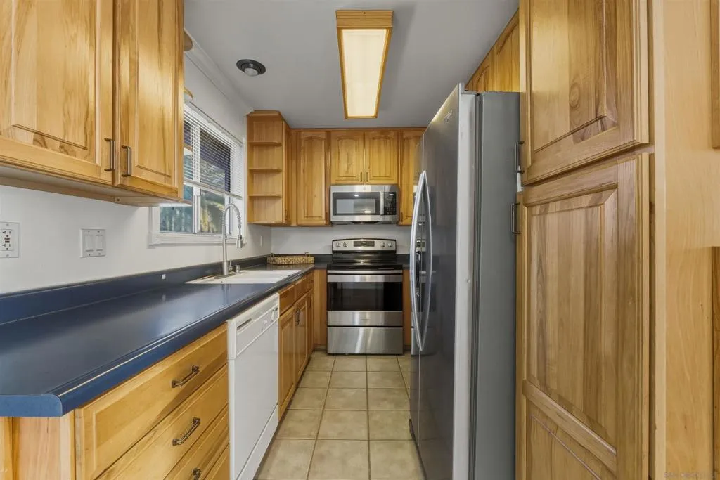 1701 Summertime Dr., El Cajon, California 92021 home-pic-3