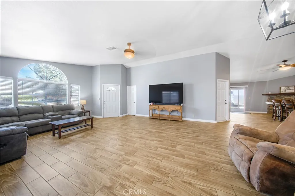 1509 Lucerne, Hemet, California 92544 home-pic-7