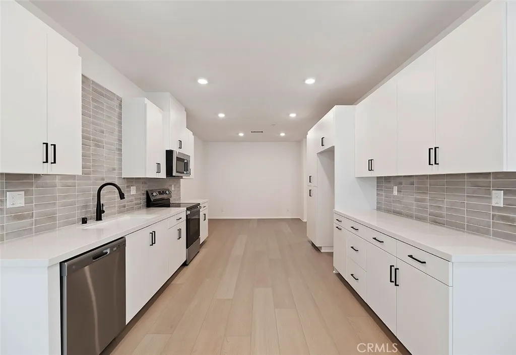 16121 Spicebush Lane, Chino, California 91708 home-pic-2