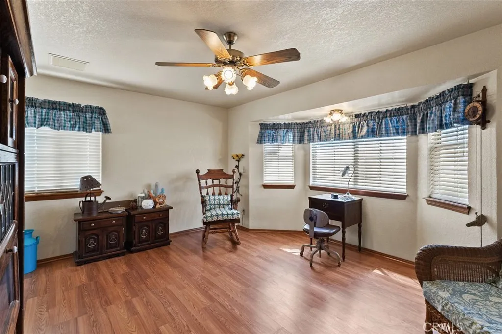8727 W Avenue E12, Lancaster, California 93536 home-pic-12
