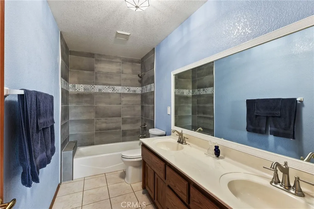 8727 W Avenue E12, Lancaster, California 93536 home-pic-11