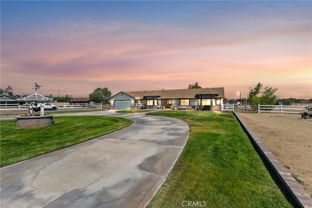 8727 W Avenue E12, Lancaster, California 93536 home-pic-3