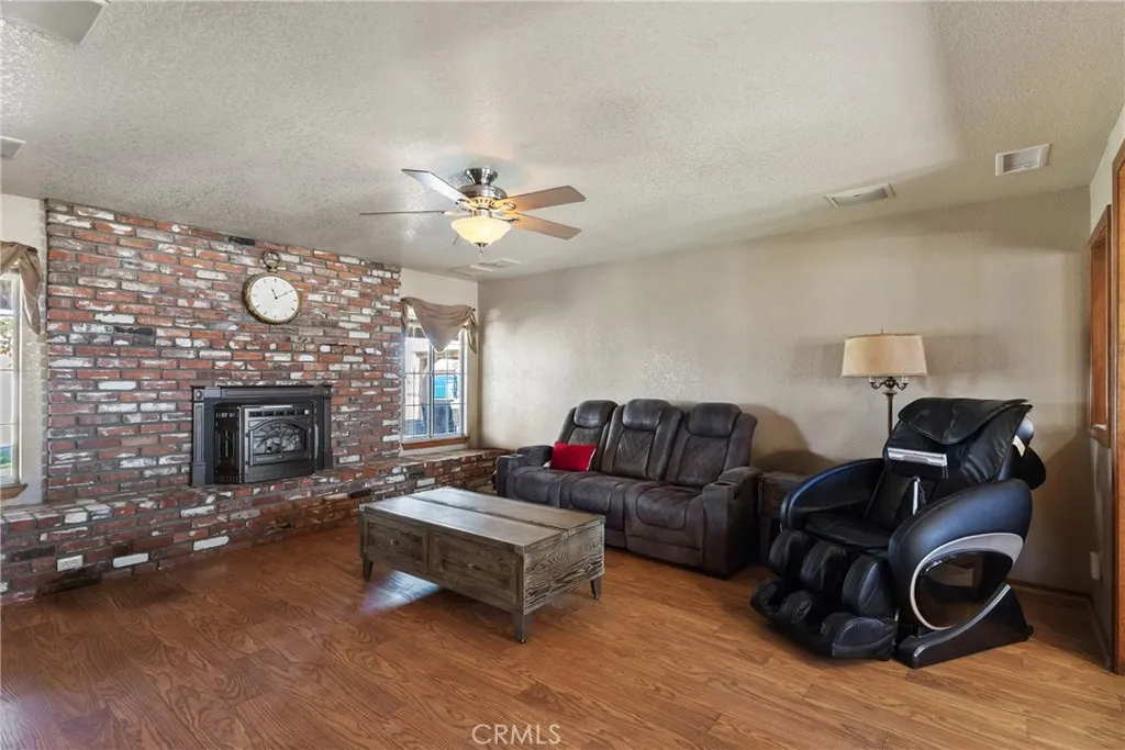 8727 W Avenue E12, Lancaster, California 93536 home-pic-8
