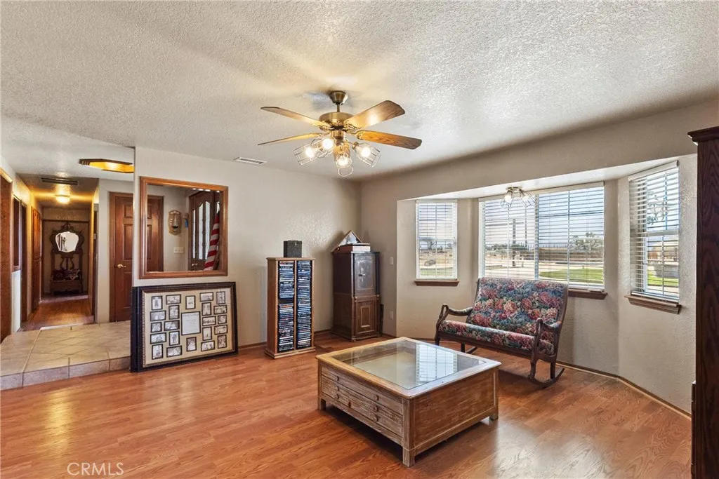 8727 W Avenue E12, Lancaster, California 93536 home-pic-10