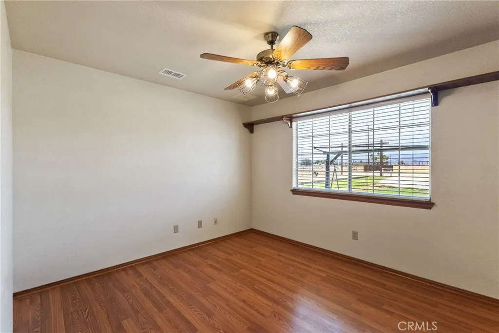 8727 W Avenue E12, Lancaster, California 93536 home-pic-19
