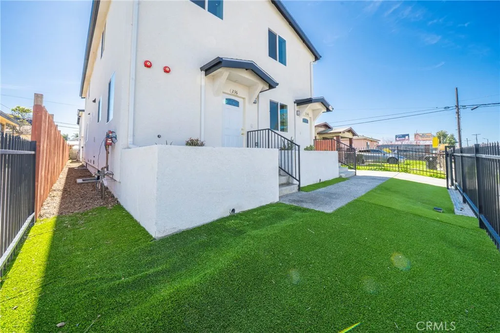 236 W 84th, Los Angeles, California 90003 home-pic-3