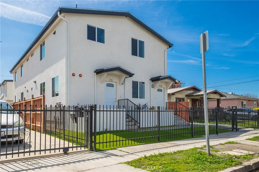 236 W 84th, Los Angeles, California 90003 home-pic-4