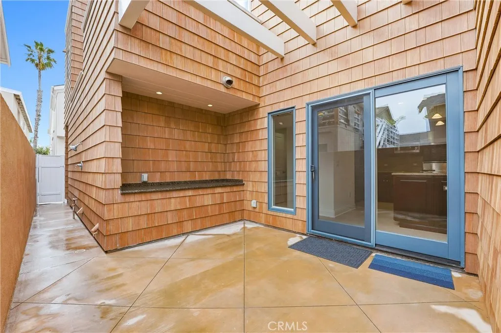 Private off kitchen deck