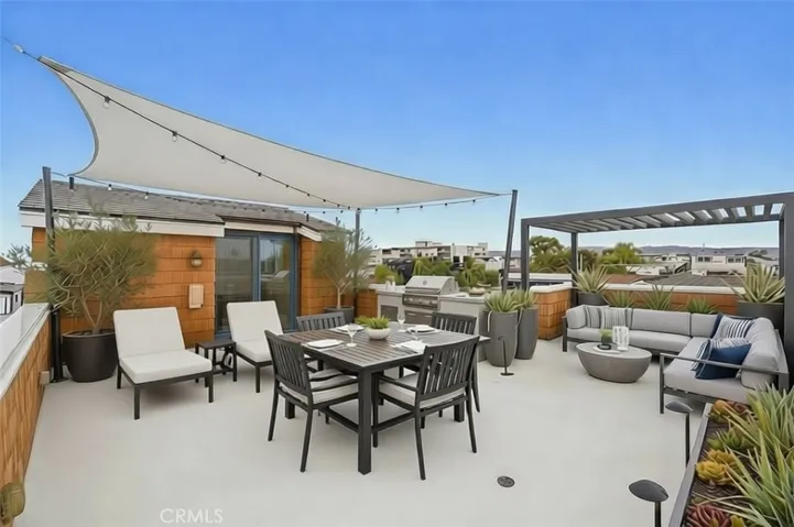 Virtually Staged-Rooftop  Patio