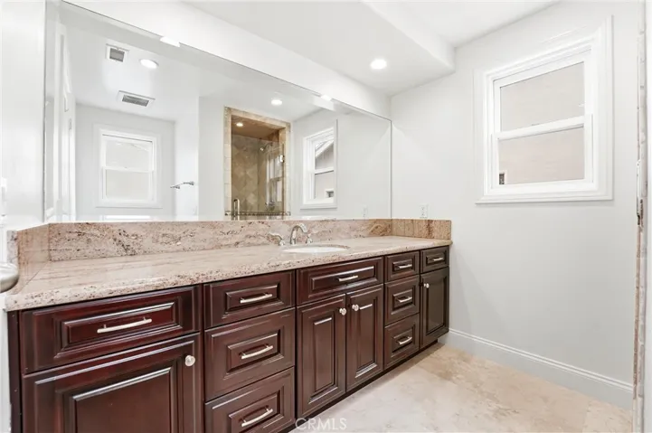 2nd Bedroom's Bath