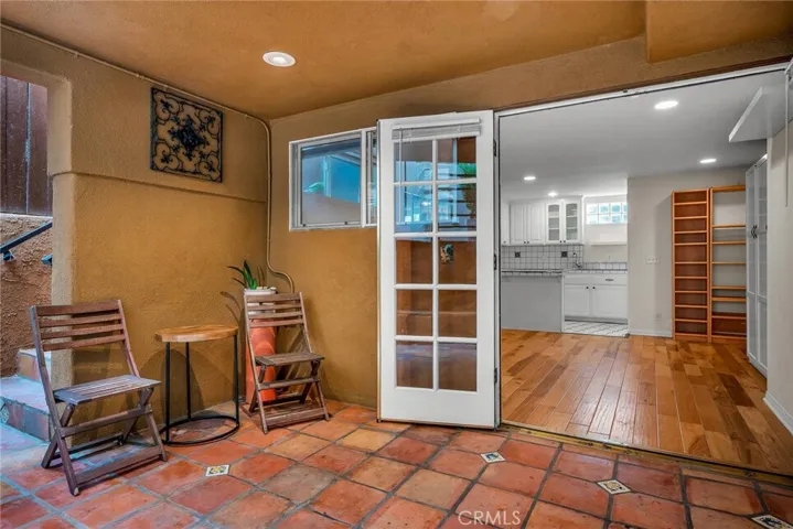 Studio patio/ private entrance