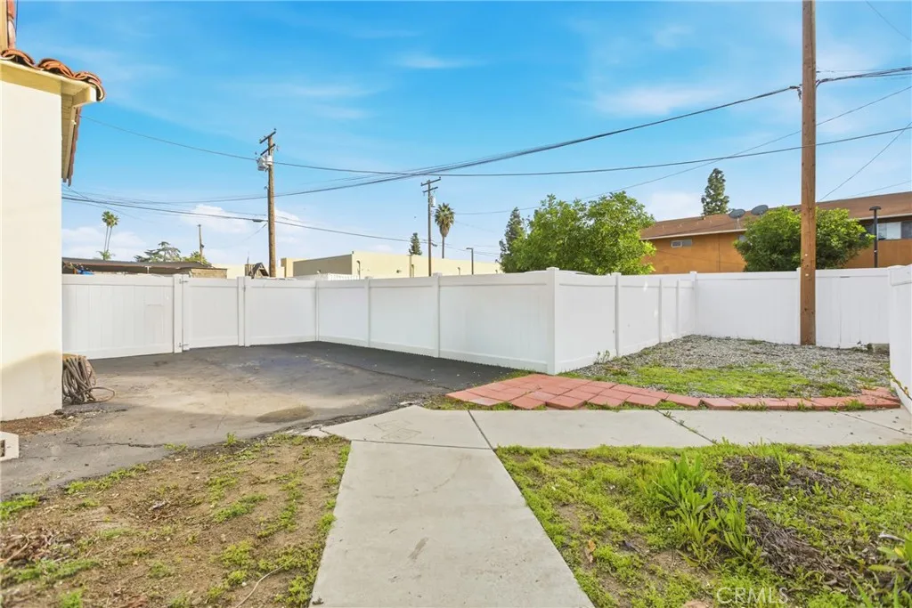 176 W Orange Grove, Pomona, California 91768 home-pic-18