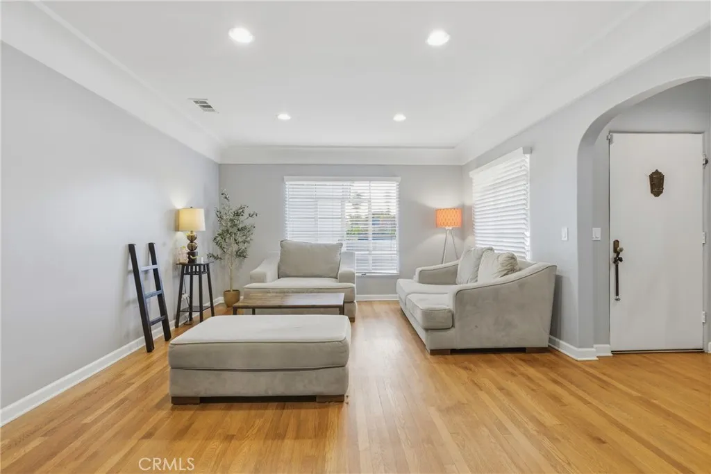 176 W Orange Grove, Pomona, California 91768 home-pic-5