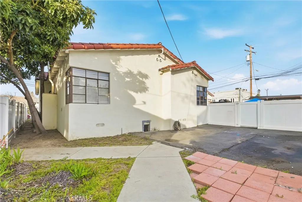 176 W Orange Grove, Pomona, California 91768 home-pic-17