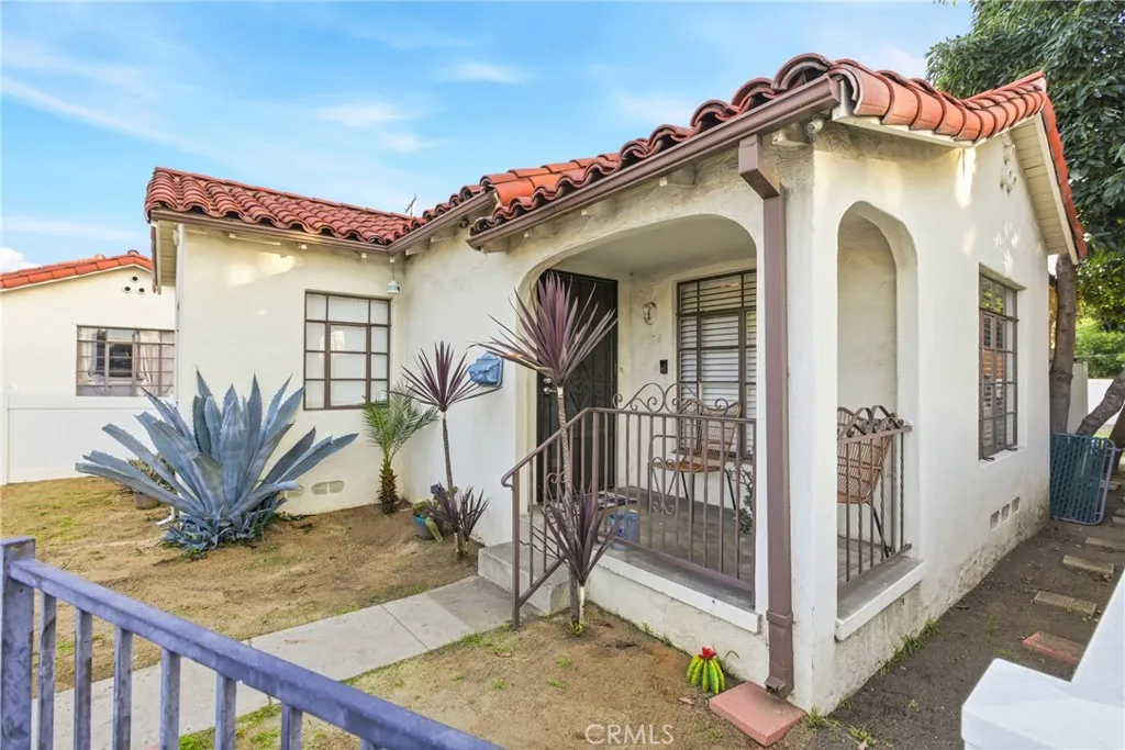 176 W Orange Grove, Pomona, California 91768 home-pic-1