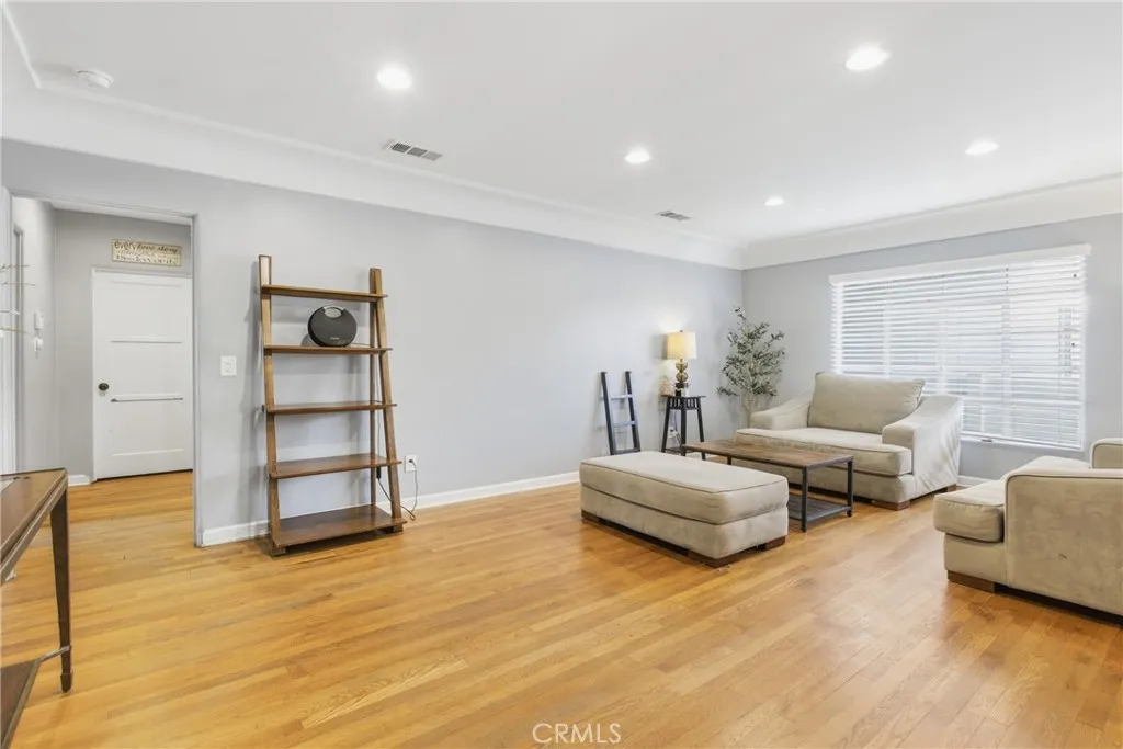 176 W Orange Grove, Pomona, California 91768 home-pic-7