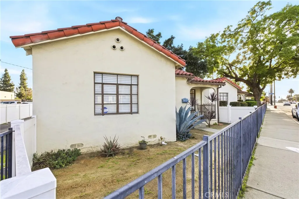 176 W Orange Grove, Pomona, California 91768 home-pic-3