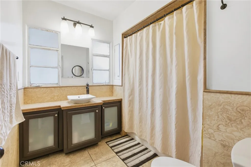 176 W Orange Grove, Pomona, California 91768 home-pic-11