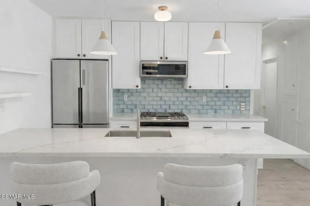 28810 Conejo View Drive, Agoura Hills, California 91301 home-pic-1