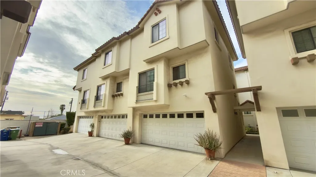 1075 N Maclay 14, San Fernando, California 91340 home-pic-1