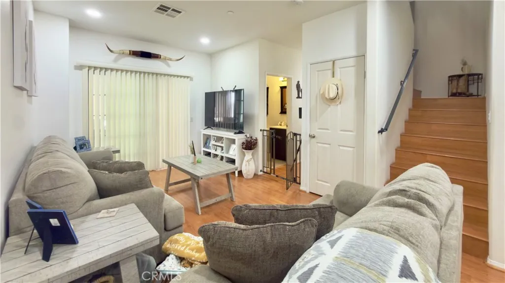 1075 N Maclay 14, San Fernando, California 91340 home-pic-7