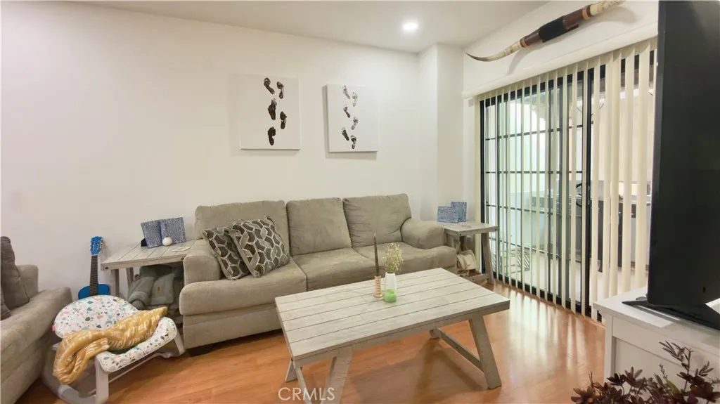 1075 N Maclay 14, San Fernando, California 91340 home-pic-5