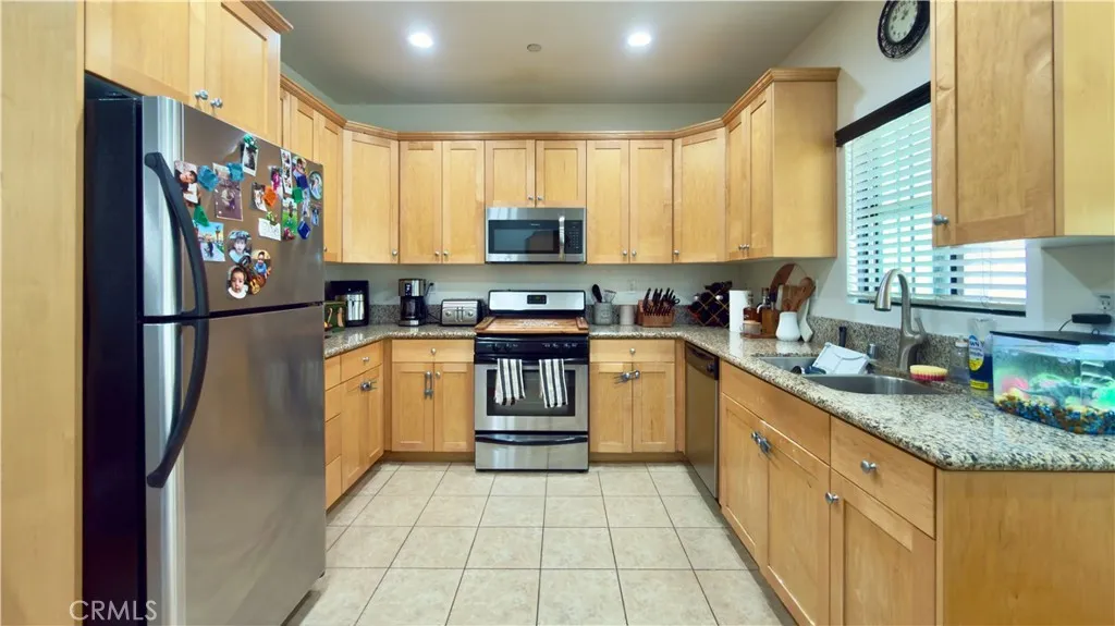 1075 N Maclay 14, San Fernando, California 91340 home-pic-11