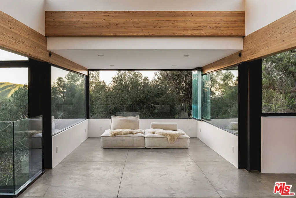 2315 Live Oak Meadows Road, Malibu, California 90265 home-pic-22