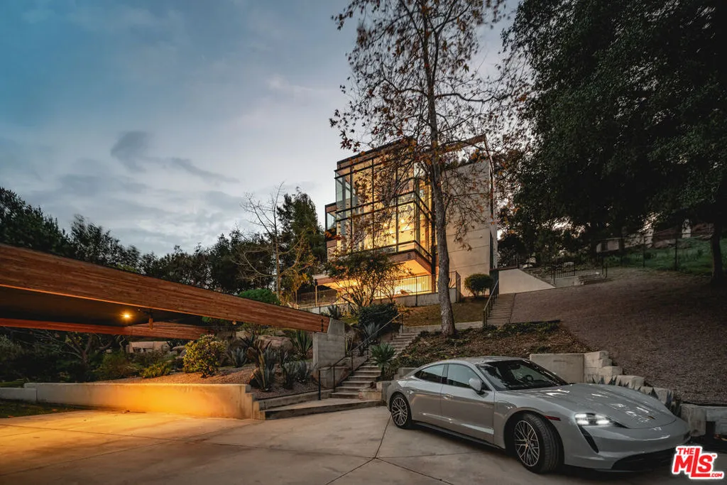 2315 Live Oak Meadows Road, Malibu, California 90265 home-pic-32