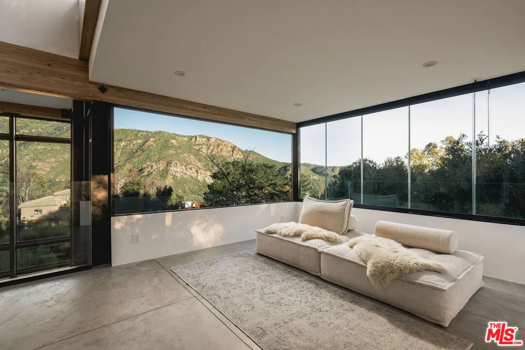 2315 Live Oak Meadows Road, Malibu, California 90265 home-pic-21