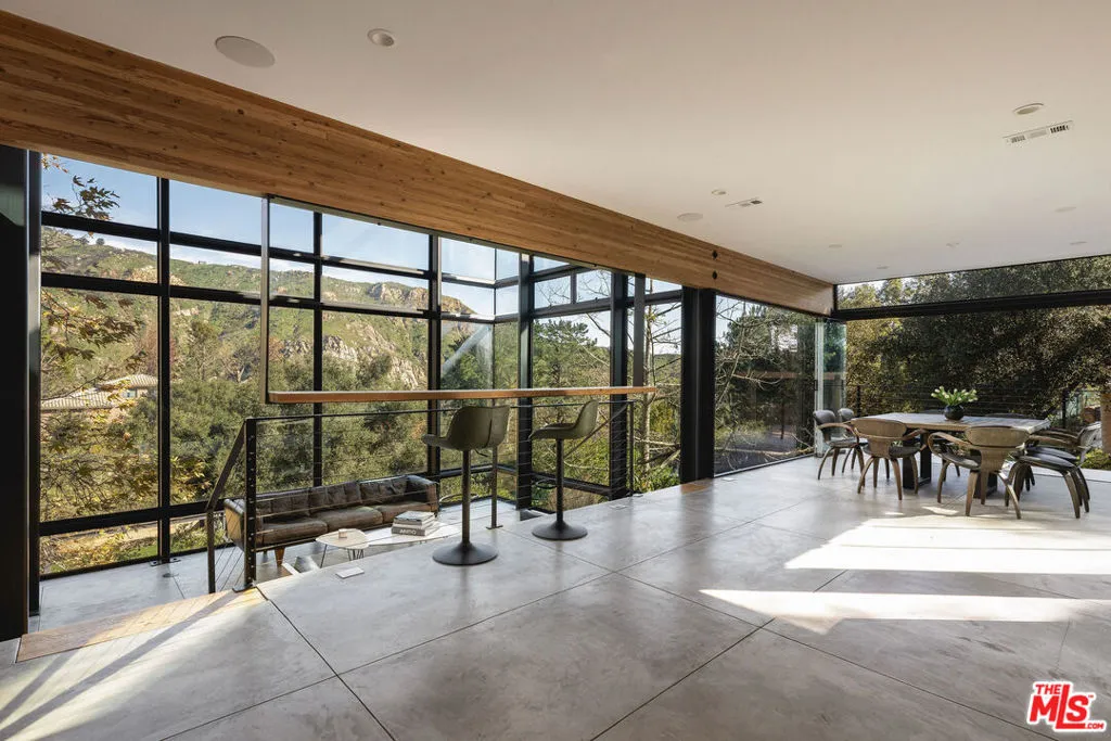 2315 Live Oak Meadows Road, Malibu, California 90265 home-pic-15