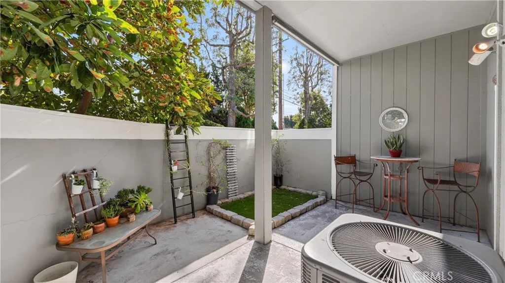 2600 W Segerstrom Avenue D, Santa Ana, California 92704 home-pic-31