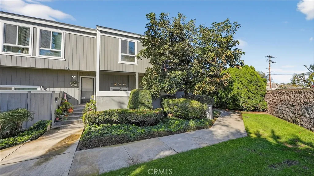 2600 W Segerstrom Avenue D, Santa Ana, California 92704 home-pic-2