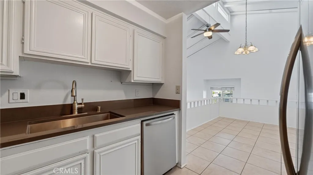 2600 W Segerstrom Avenue D, Santa Ana, California 92704 home-pic-15