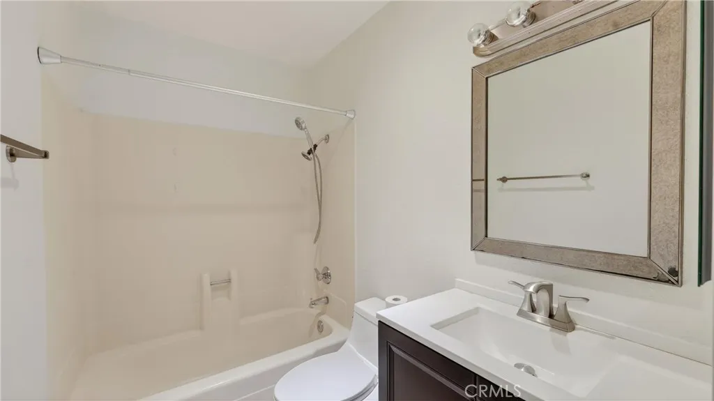 2600 W Segerstrom Avenue D, Santa Ana, California 92704 home-pic-18