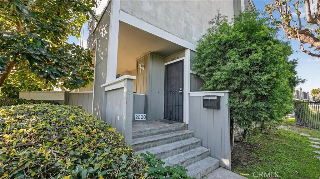 2600 W Segerstrom Avenue D, Santa Ana, California 92704 home-pic-3