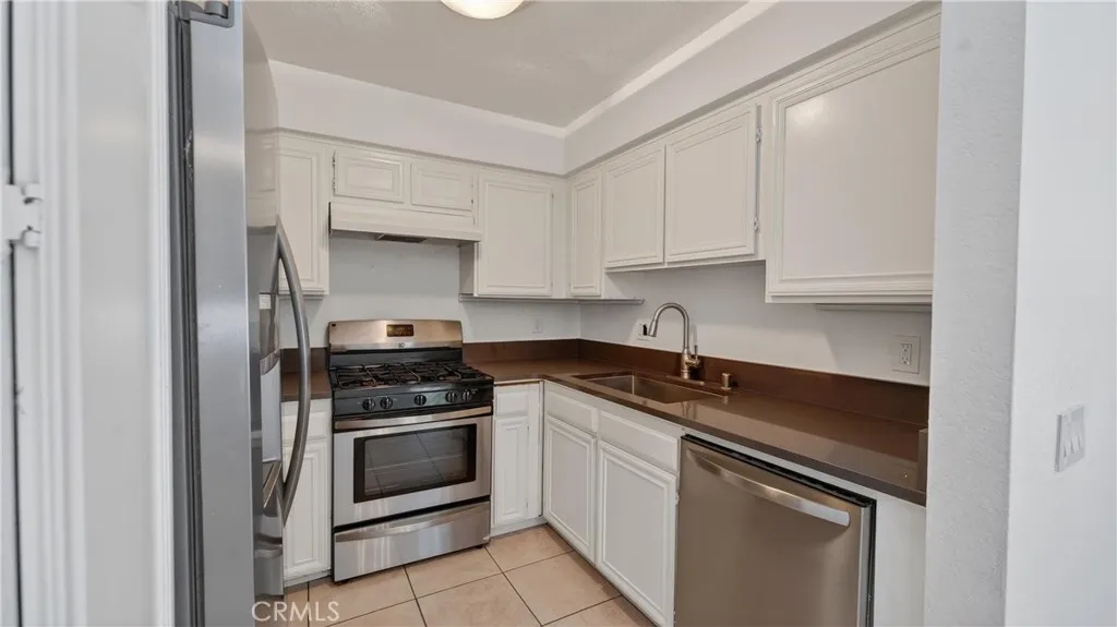 2600 W Segerstrom Avenue D, Santa Ana, California 92704 home-pic-14