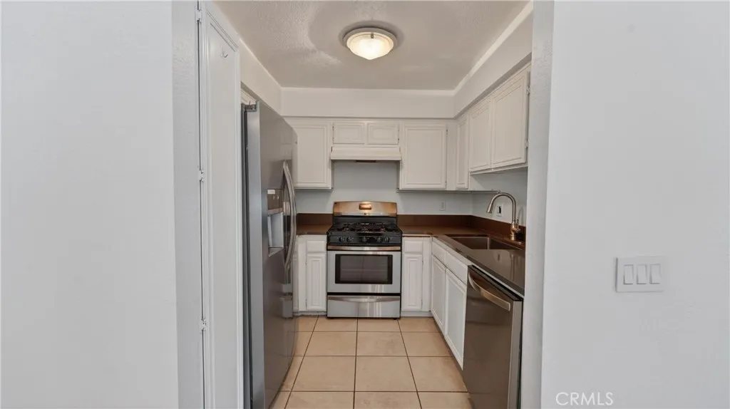 2600 W Segerstrom Avenue D, Santa Ana, California 92704 home-pic-12
