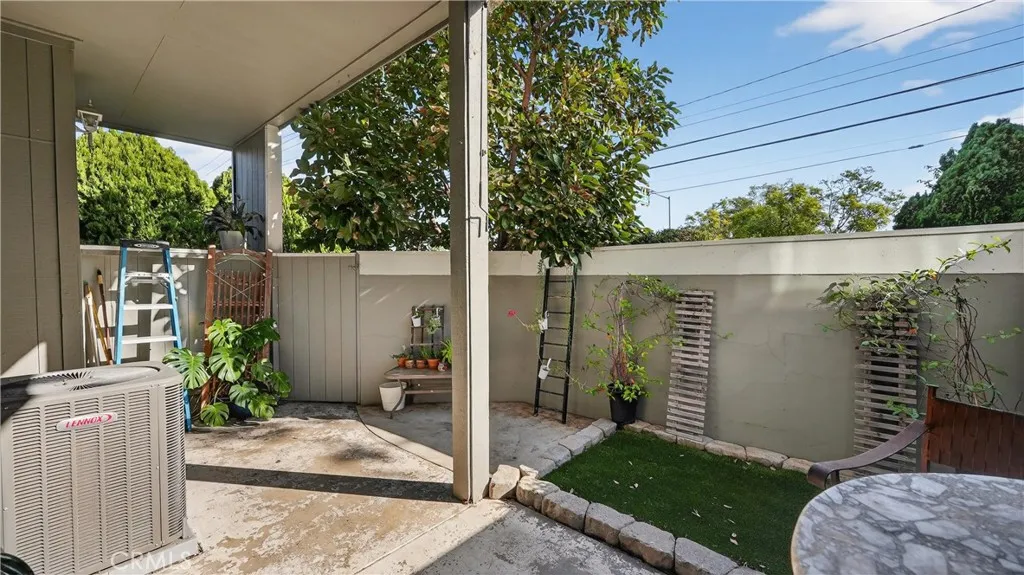 2600 W Segerstrom Avenue D, Santa Ana, California 92704 home-pic-32