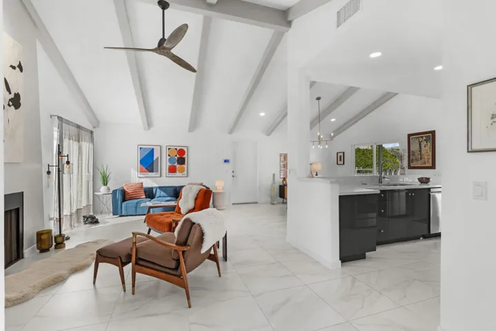 09-1022 E El Escudero-10