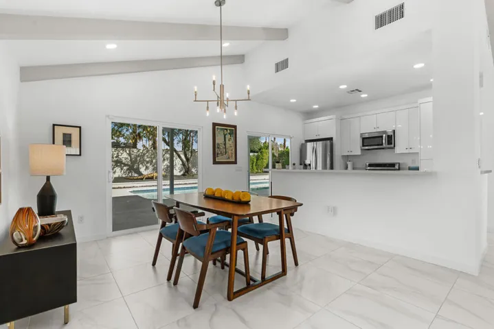 11-1022 E El Escudero-14