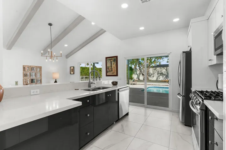 1022 E El Escudero-16