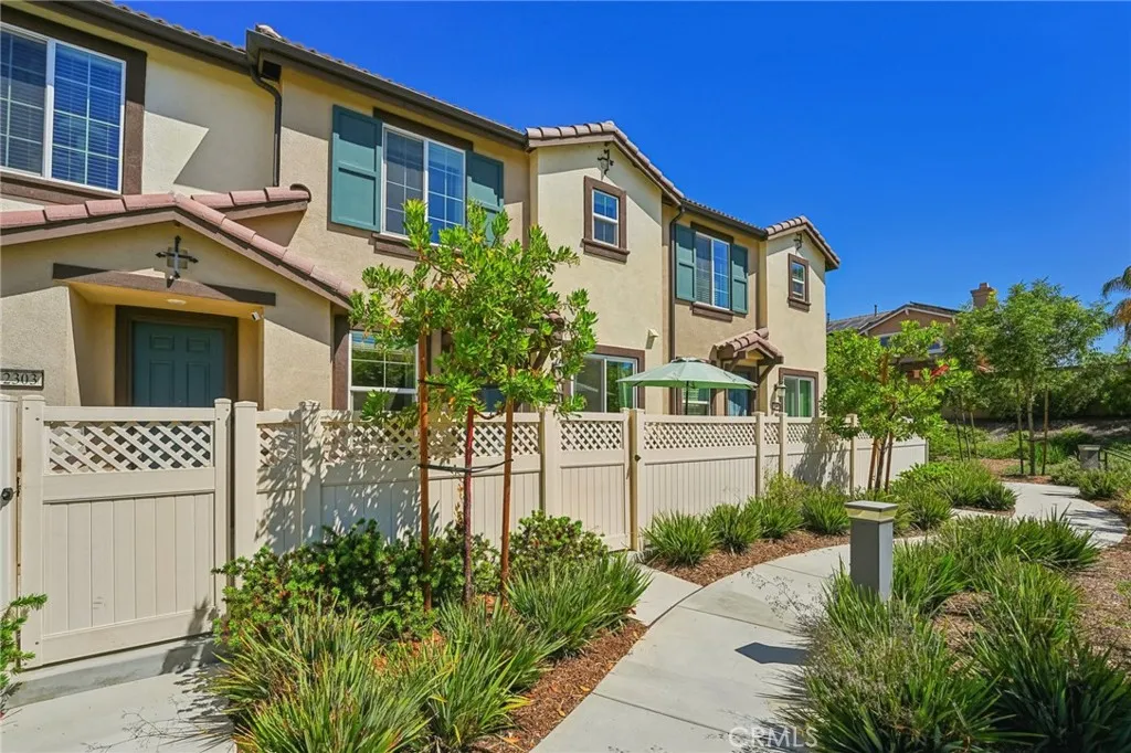 24140 Tuscany Avenue 2304, Murrieta, California 92562 home-pic-1
