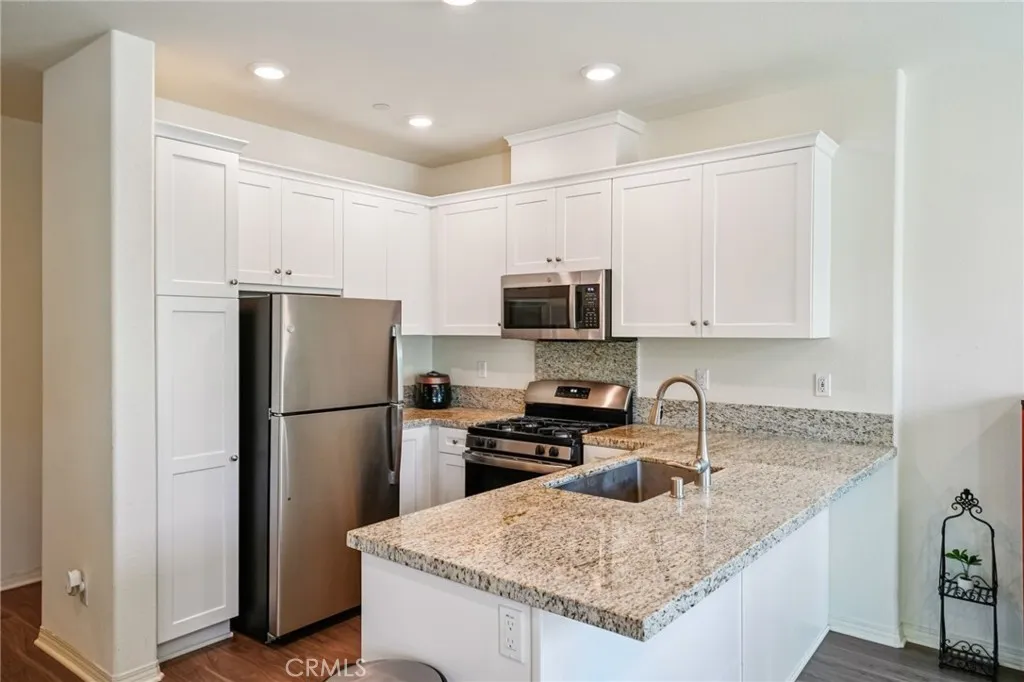 24140 Tuscany Avenue 2304, Murrieta, California 92562 home-pic-6