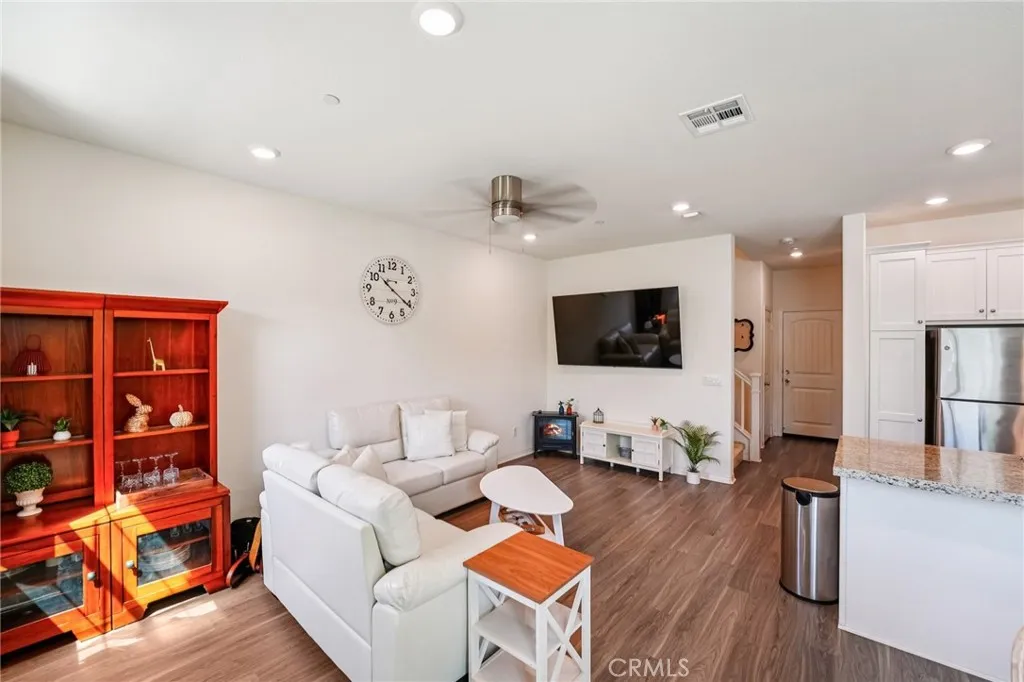 24140 Tuscany Avenue 2304, Murrieta, California 92562 home-pic-5