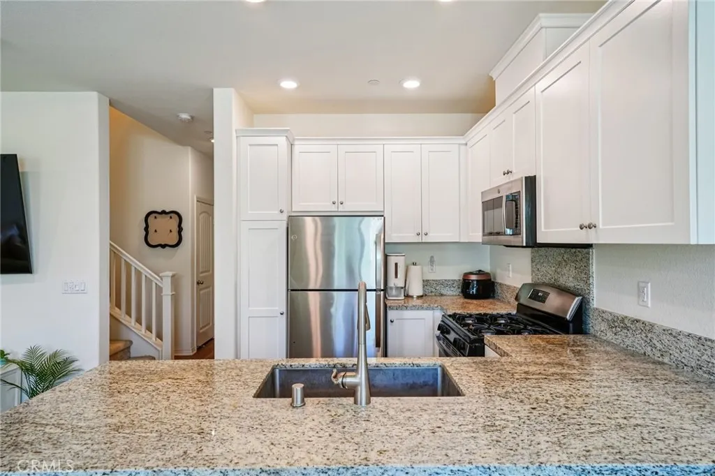 24140 Tuscany Avenue 2304, Murrieta, California 92562 home-pic-8