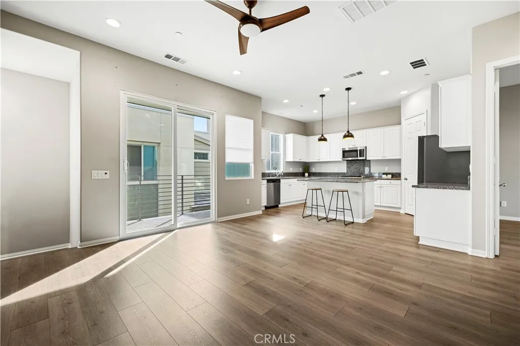 27422 Pioneer Court, Valencia, California 91381 home-pic-17